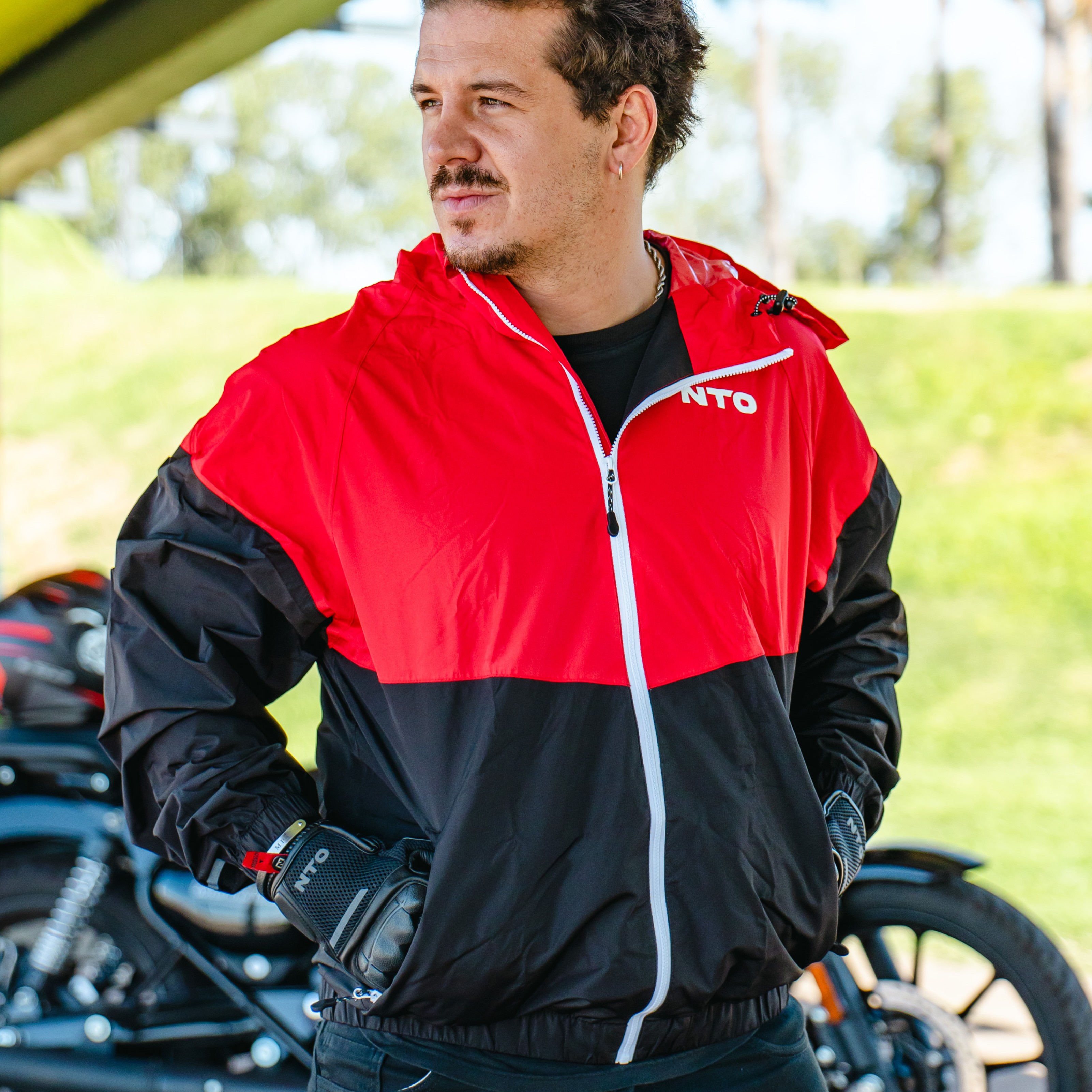 Campera NTO Wind Hombre Negra / Roja